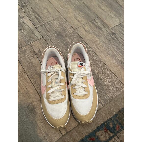 Nike Women's Sesame Atmosphere Waffle Debut Lace Up Running Shoes Size 10.5 - Picture 6 of 10